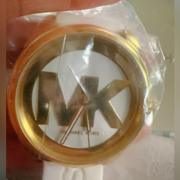 Michael Kors MK7141 42mm Gold-Tone Stainless Steel Case White Silicone Janelle - Picture 4 of 5